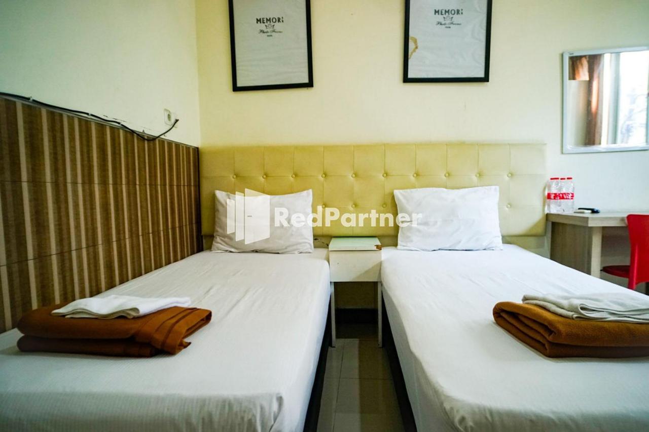 Hoki Homestay Redpartner Сурабая Экстерьер фото