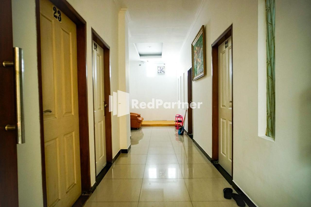 Hoki Homestay Redpartner Сурабая Экстерьер фото