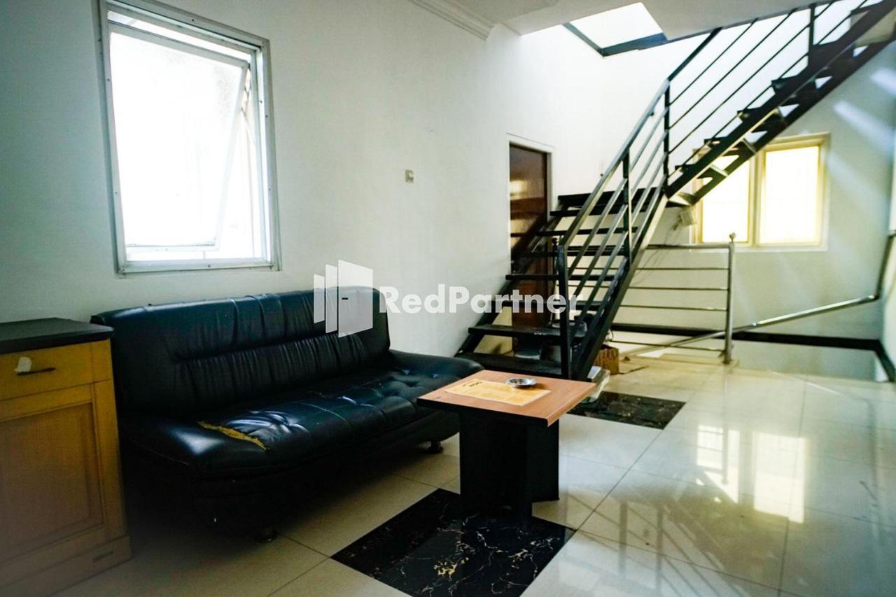 Hoki Homestay Redpartner Сурабая Экстерьер фото