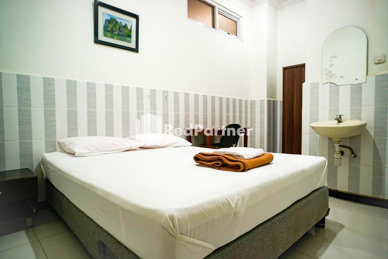 Hoki Homestay Redpartner Сурабая Экстерьер фото