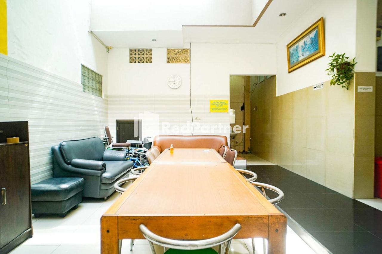Hoki Homestay Redpartner Сурабая Экстерьер фото