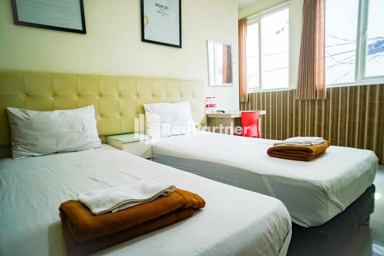 Hoki Homestay Redpartner Сурабая Экстерьер фото
