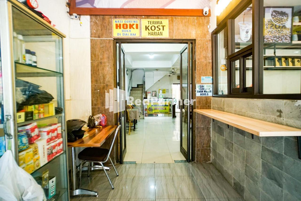 Hoki Homestay Redpartner Сурабая Экстерьер фото
