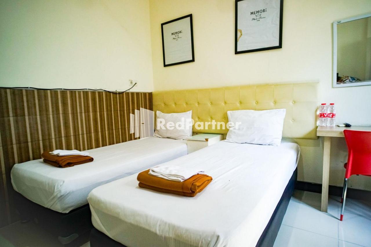 Hoki Homestay Redpartner Сурабая Экстерьер фото