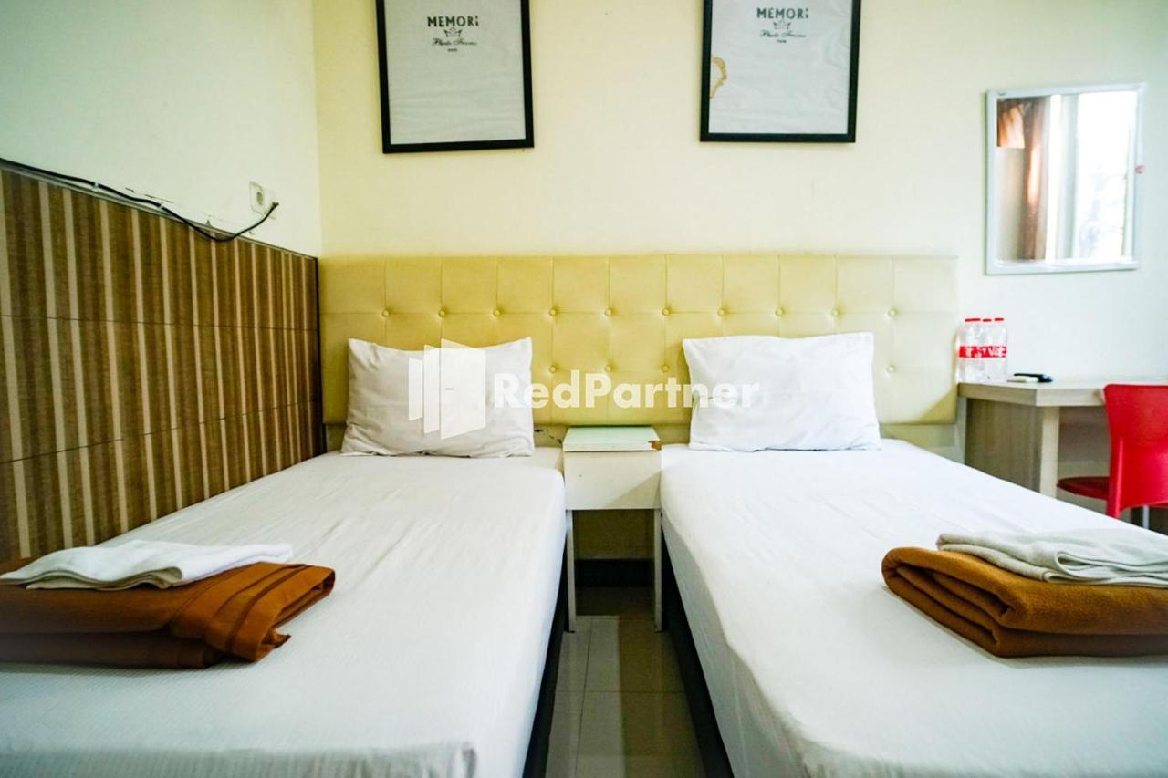 Hoki Homestay Redpartner Сурабая Экстерьер фото